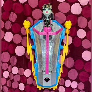Monster High Freaky Fusion Frankie Recharge Station